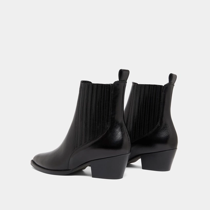 Lowboots with small beveled heels and elastics in black leather | bailey