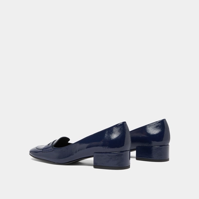 Low-heeled loafers in blue pleated patent | bernie