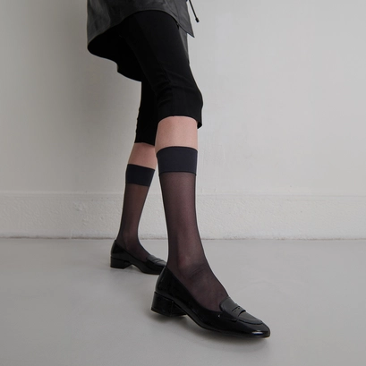 Low-heeled loafers in black pleated patent | bernie