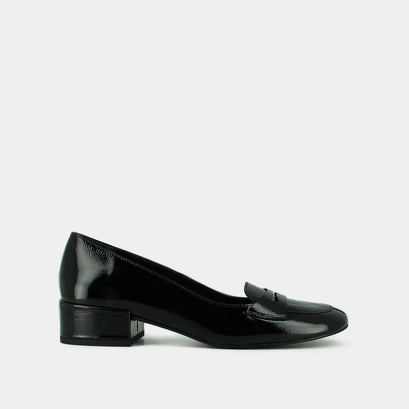 Low-heeled loafers in black pleated patent | bernie