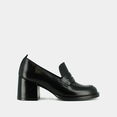 College loafers with heels in black leather | biche