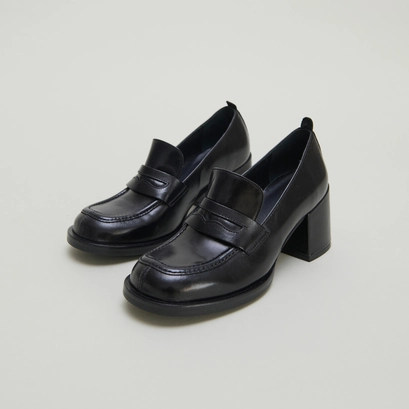 College loafers with heels in black leather | biche