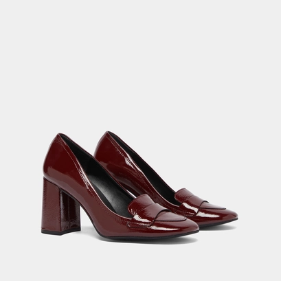 Heeled loafers with square toe in burgundy pleated patent | bise