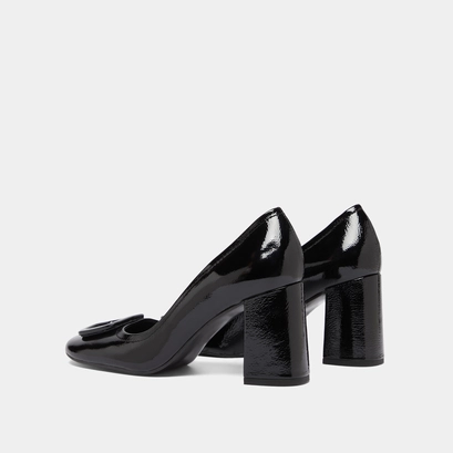 Pumps with buckles in black pleated patent | bisou