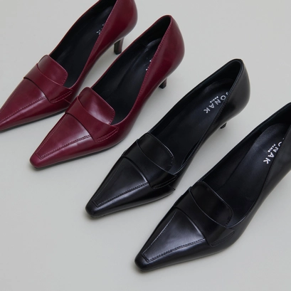 Pumps with wide slit on top in burgundy leather | blondie