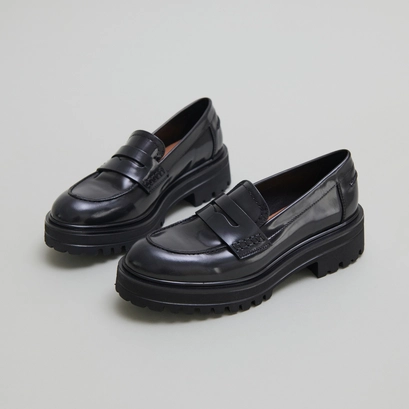 Loafers with notched soles in grey patinated leather | alfi