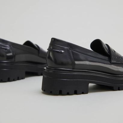 Loafers with notched soles in grey patinated leather | alfi