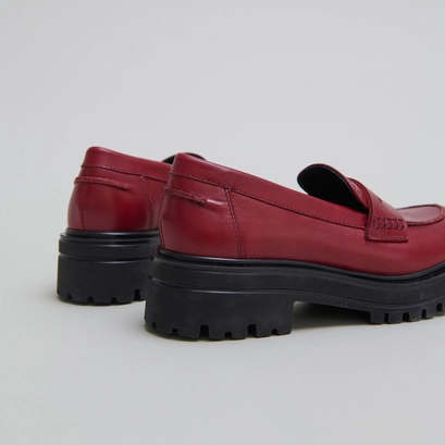 Loafers with notched soles in red leather | ALFI