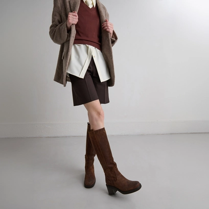 Square-toe ankle boots with elastics in tabac laminated suede | panache