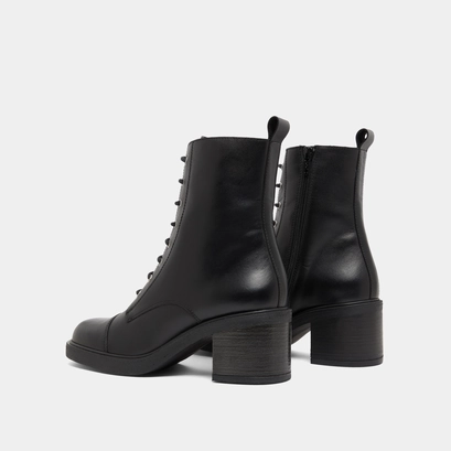 Lace-up ankle boots with back elastic straps in black leather | paname