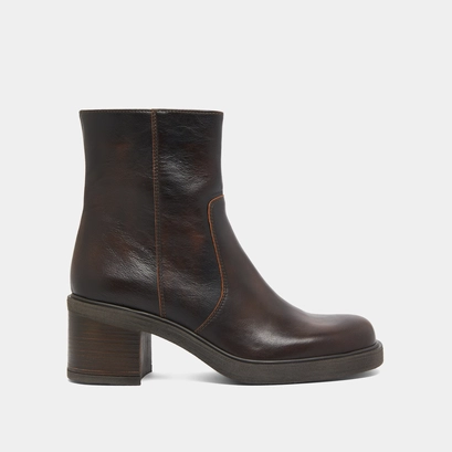 Lowboots with heels in brown patinated leather | panda