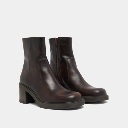 Lowboots with heels in brown patinated leather | panda