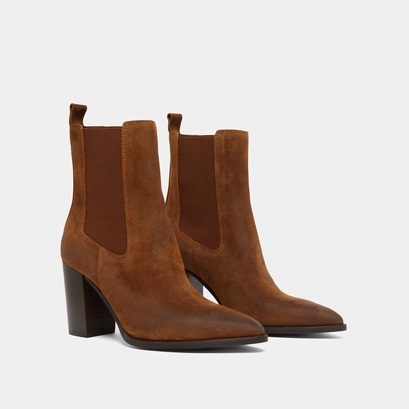 Heeled ankle boots with elastics in cognac laminated suede | pepita