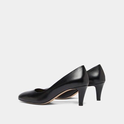 Round-toed pumps in black leather | velia