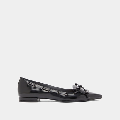 Lace-up ballet flats in black glazed leather | dynamo
