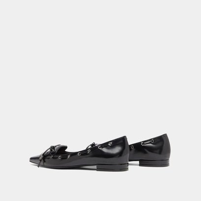 Lace-up ballet flats in black glazed leather | dynamo