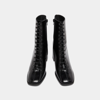 Heeled ankle boots with laces in black distressed leather | vandelle