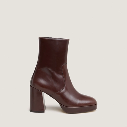 Heeled ankle boots with square toes in dark brown leather | vesna