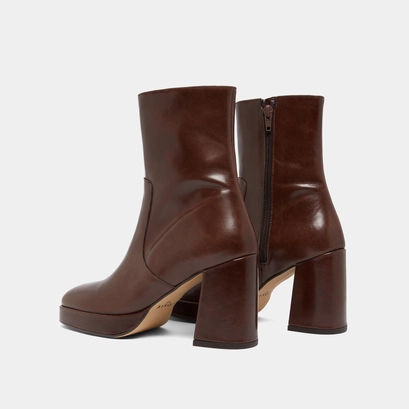 Heeled ankle boots with square toes in dark brown leather | vesna