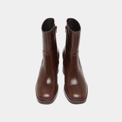 Heeled ankle boots with square toes in dark brown leather | vesna