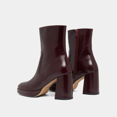 Heeled lowboots with square toes burgundy