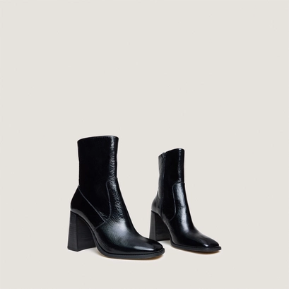 Heeled ankle boots with square toes in black shiny leather | vidal