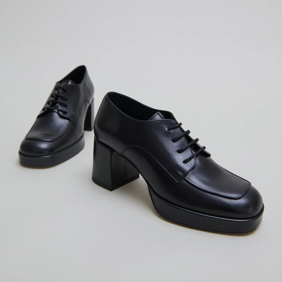 Derbies with heels in black leather | vivaldi