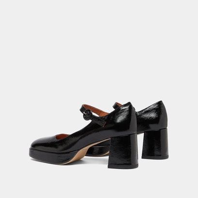 Babies with heels and unique straps in black shiny leather | vuelo