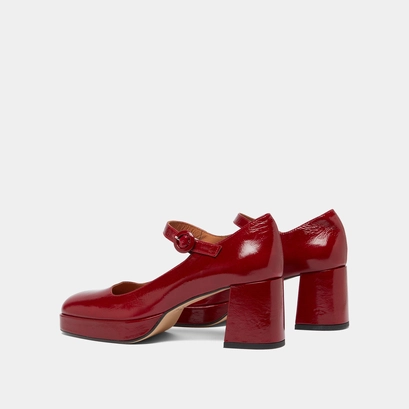 Babies with heels and unique straps in red carmine shiny leather | vuelo