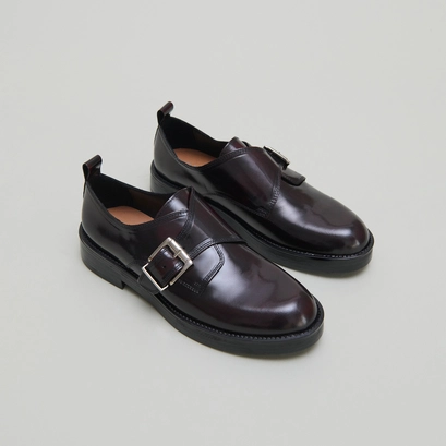 Derbies with adjustable buckles in burgundy patinated leather | archibald