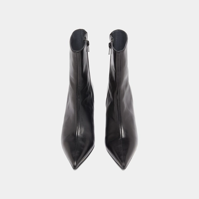 Pointed-toe ankle boots in black leather | diem