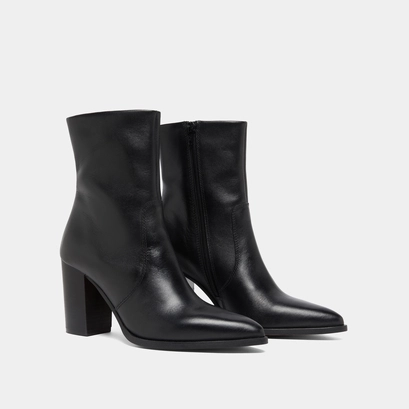 Heeled ankle boots in black leather | perle