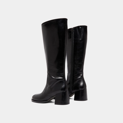 Boots with heels and rounded toes in black leather | bienvenue