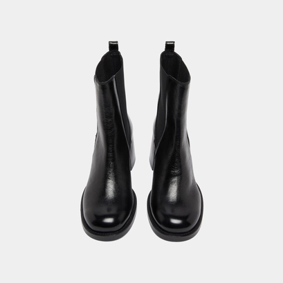 Heeled ankle boots with elastics in black distressed leather | bienvue