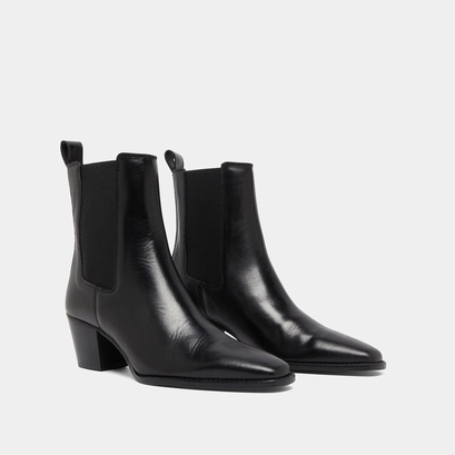 Ankle boots with beveled heels and pointed toes in black leather | birkin