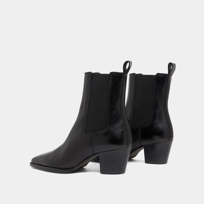 Ankle boots with beveled heels and pointed toes in black leather | birkin