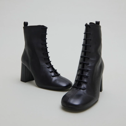 Heeled and lace-up ankle boots in black leather | bose