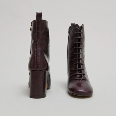 Heeled and lace-up ankle boots in chocolate distressed leather | bose