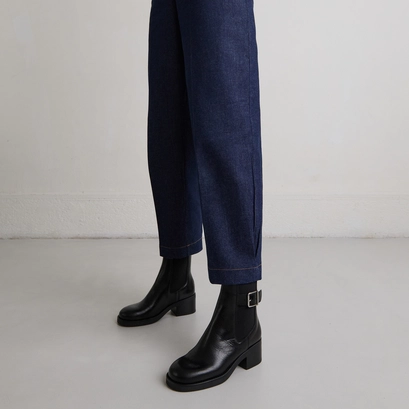 Lowboots with elastics and adjustable buckles in black leather | boulou