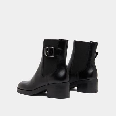 Lowboots with elastics and adjustable buckles in black leather | boulou