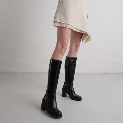 Boots with overflowing heels in black leather | bretzel