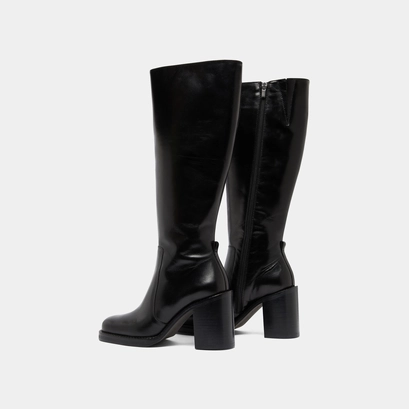 Boots with overflowing heels in black leather | bretzel