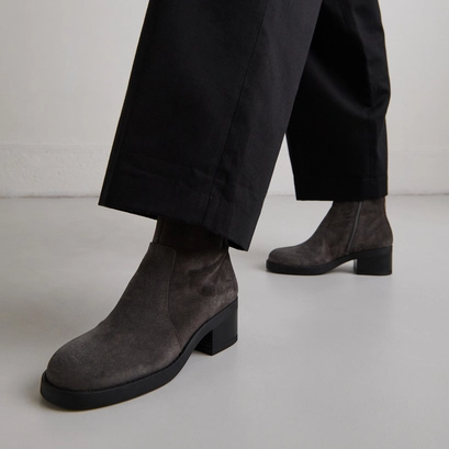 Lowboots with heels in grey suede | buena