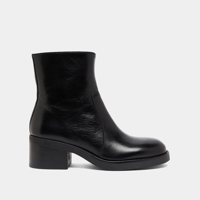 Lowboots with heels in black distressed leather | buena