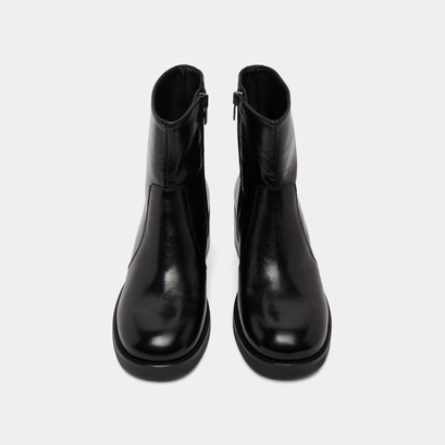 Lowboots with heels in black distressed leather | buena