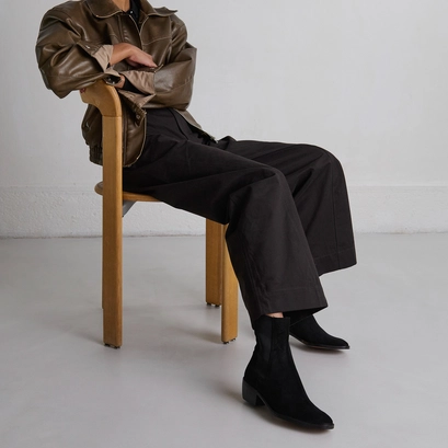 Lowboots with elastics in black suede | maeva