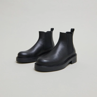 Lowboots with elastics in black leather | melanie