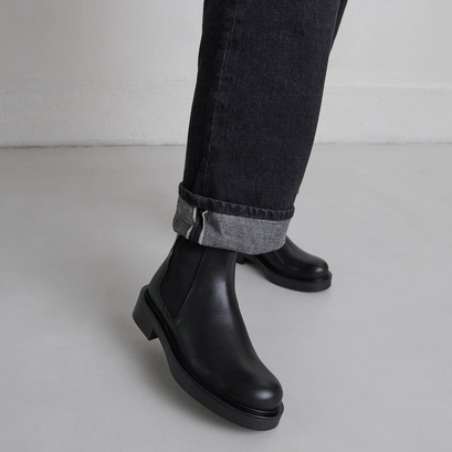 Lowboots with elastics in black leather | melanie