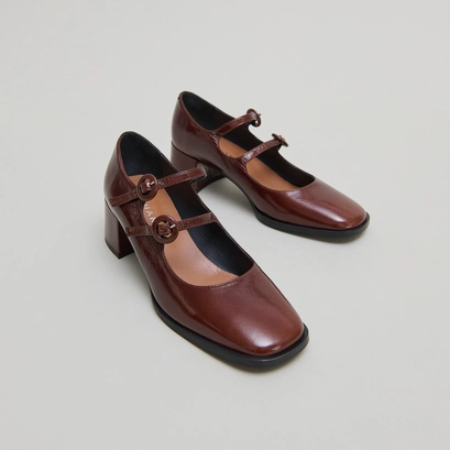 Babies with double straps and rounded toes in brown shiny leather | DELOU
