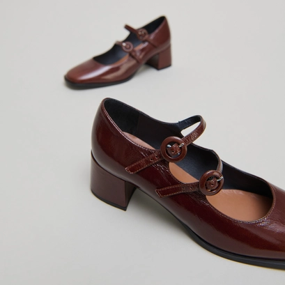 Babies with double straps and rounded toes in brown shiny leather | DELOU